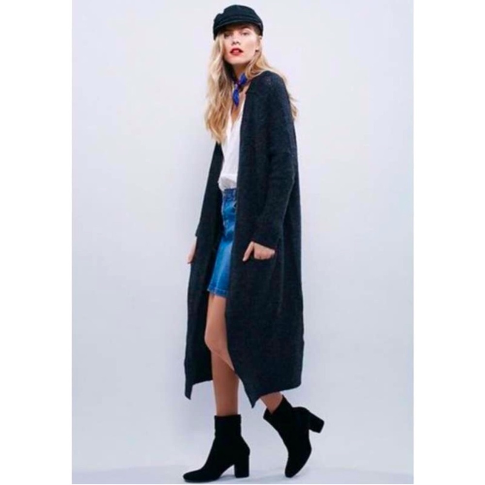 FREE PEOPLE Santa Cruz gray duster.